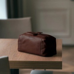 THE CHESTERFIELD BRAND VINCE TROUSSE DE TOILETTE EN CUIR MARRON VINCE