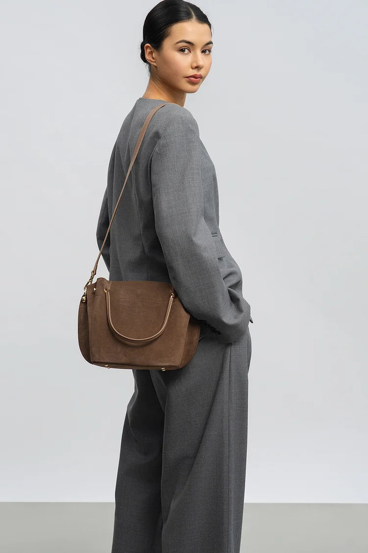 Sac Porte-Mains Zippé Cuir Effet Velours Taupe M – Lancaster Paris