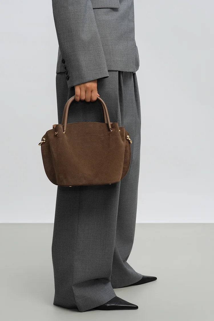 Sac Porte-Mains Zippé Cuir Effet Velours Taupe M – Lancaster Paris