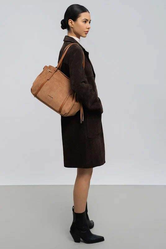 Sac Cabas Épaule Velvet Emma – Cuir Moka – Lancaster Paris