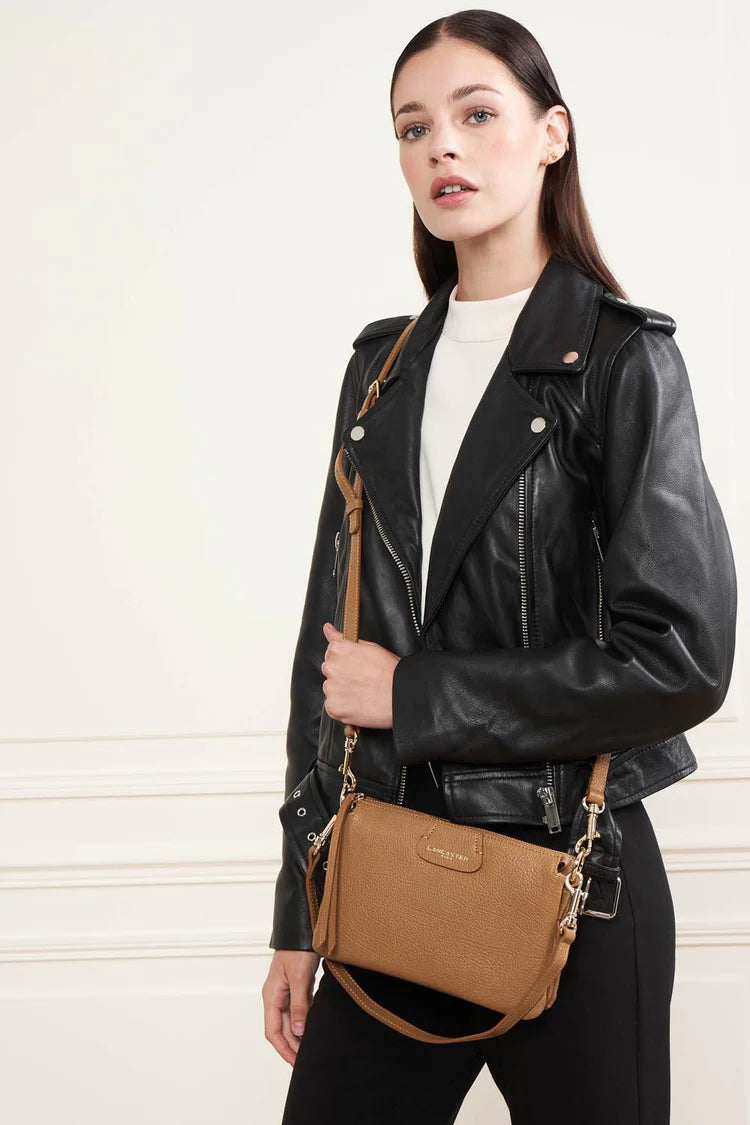 Pochette Zippée Dune Camel M – Lancaster Paris