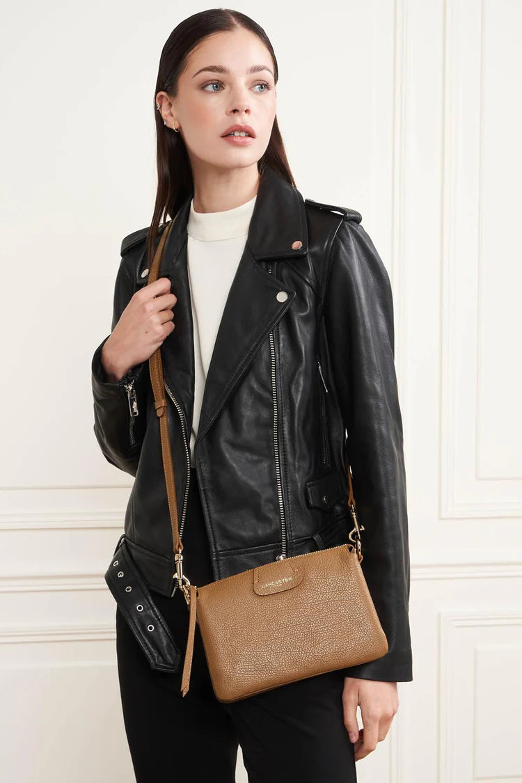 Pochette Zippée Dune Camel M – Lancaster Paris