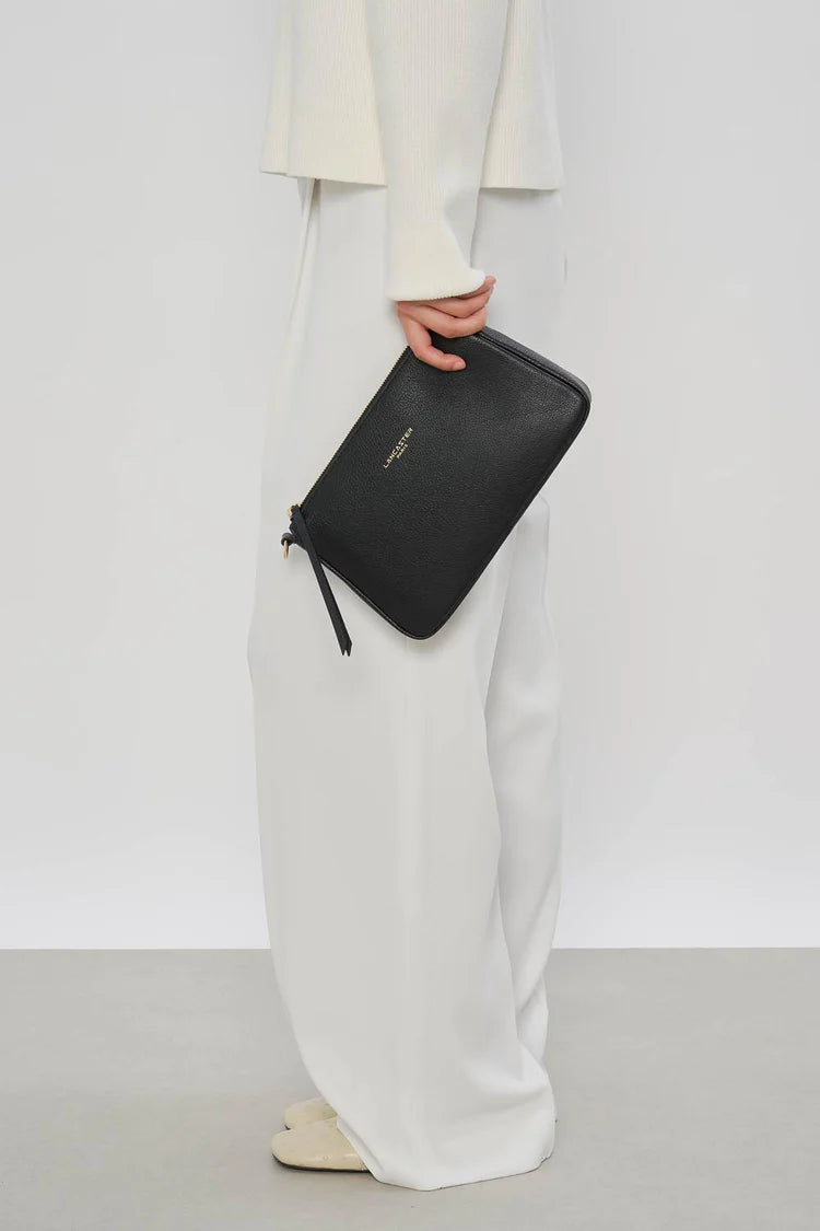 Pochette Cuir Grainé Dune Noir – Lancaster Paris
