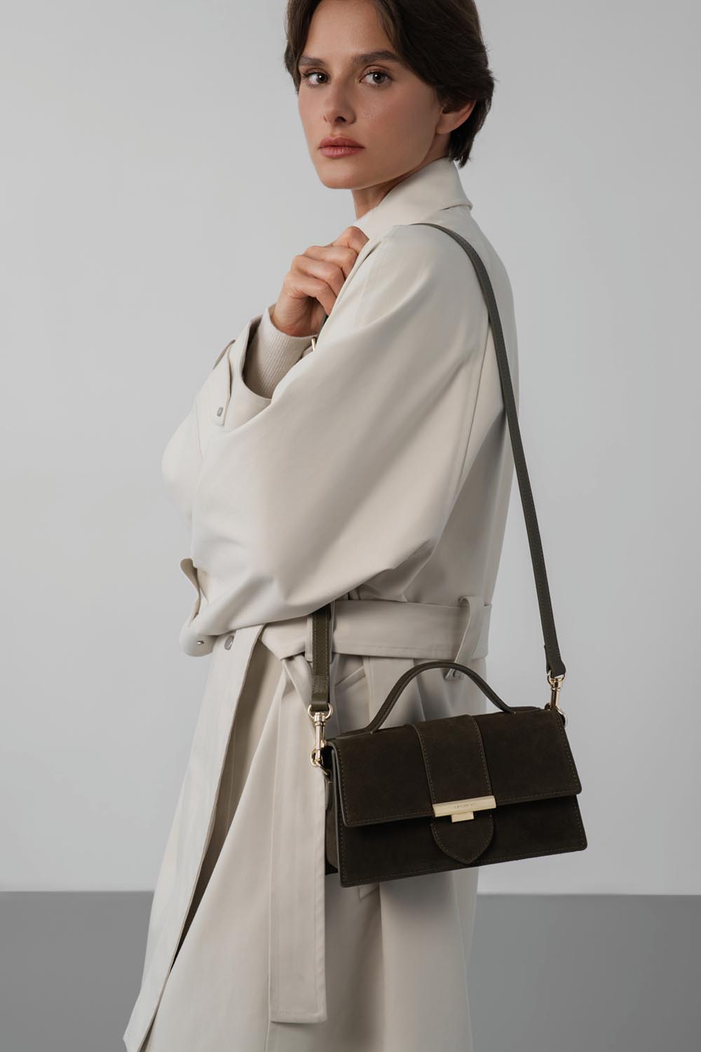 Sac Porté Main – Suédine Kaki – Lancaster Paris