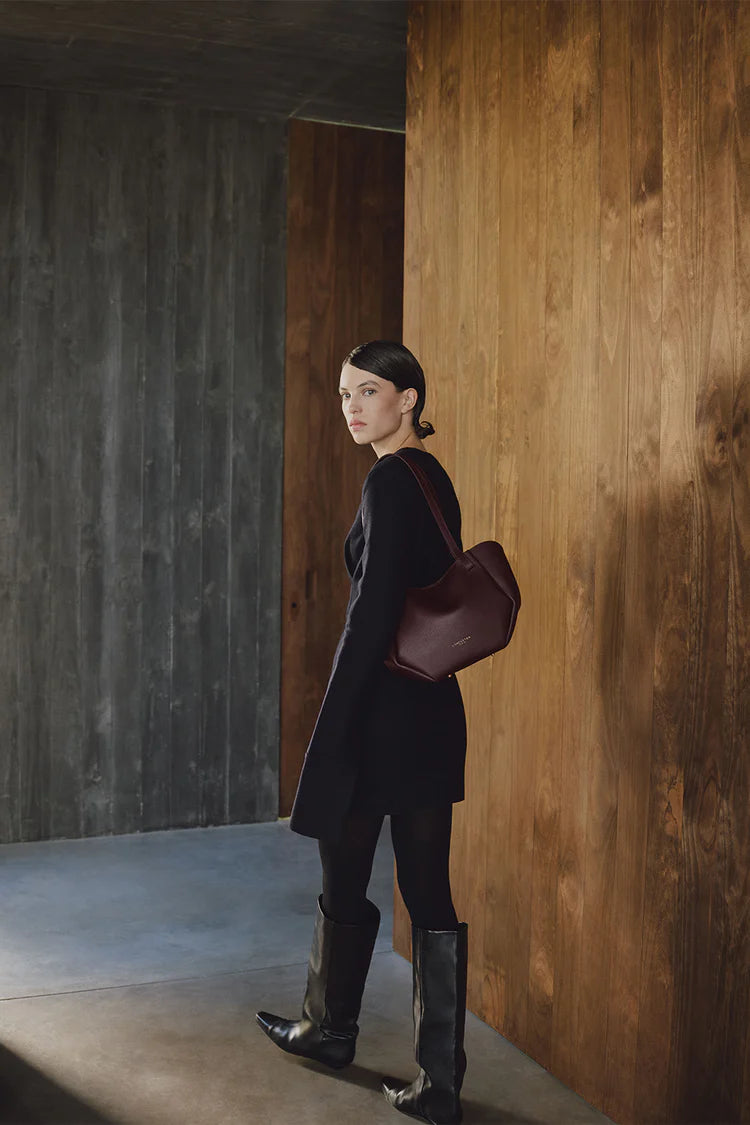 Sac Porté Épaule Cuir Grainé Bordeaux Foncé (2) – Lancaster Paris